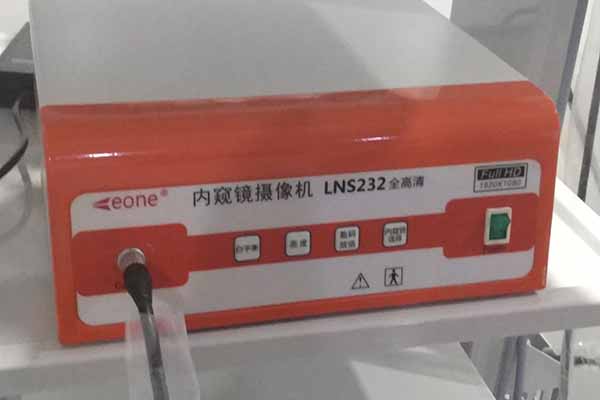 醫(yī)用內(nèi)窺鏡成像中內(nèi)窺鏡冷光源和監(jiān)視器